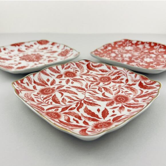 Williams Sonoma Marlo Thomas Floral Appetizer Plates SET OF 4 Toile Red White - Picture 6 of 12